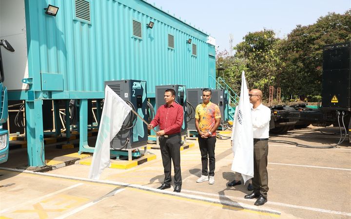 India’s largest swap & charge station